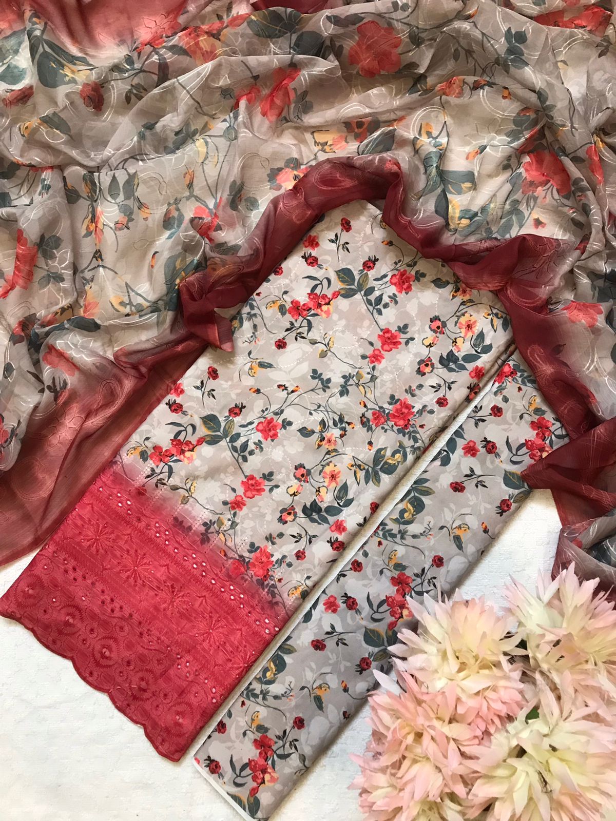 Swiss lawn chicken kari 3 pieces | Embroidery suit | Three Piece suit | Swiss lawn | Chiffon | Women's