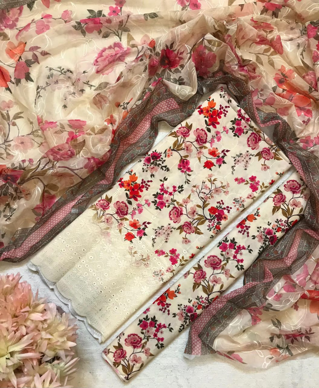 Swiss lawn chicken kari 3 pieces | Embroidery suit | Three Piece suit | Swiss lawn | Chiffon | Women's