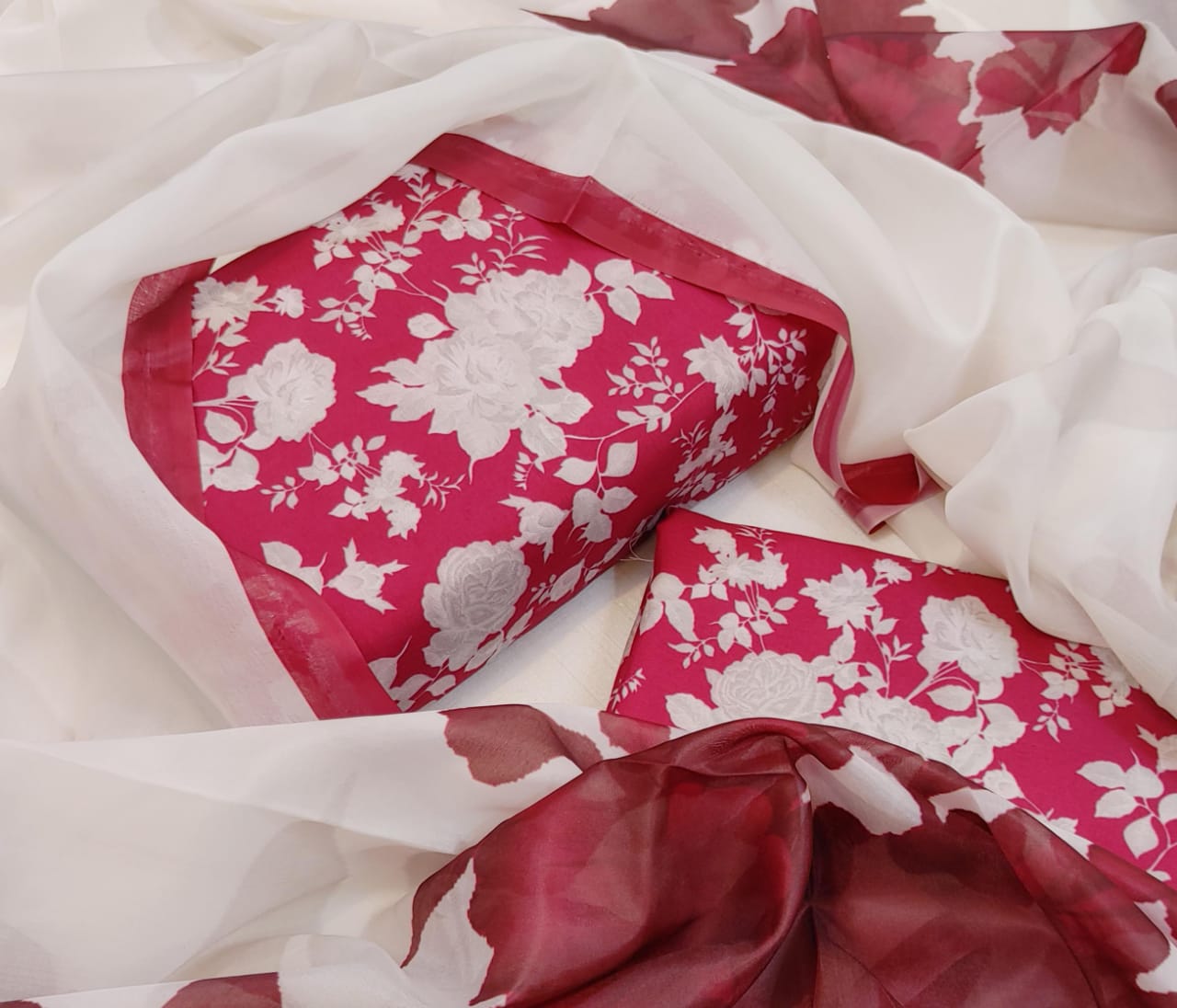 3 pcs digital printed Swiss lawn| silk dupatta |Three Pieces |Suit
