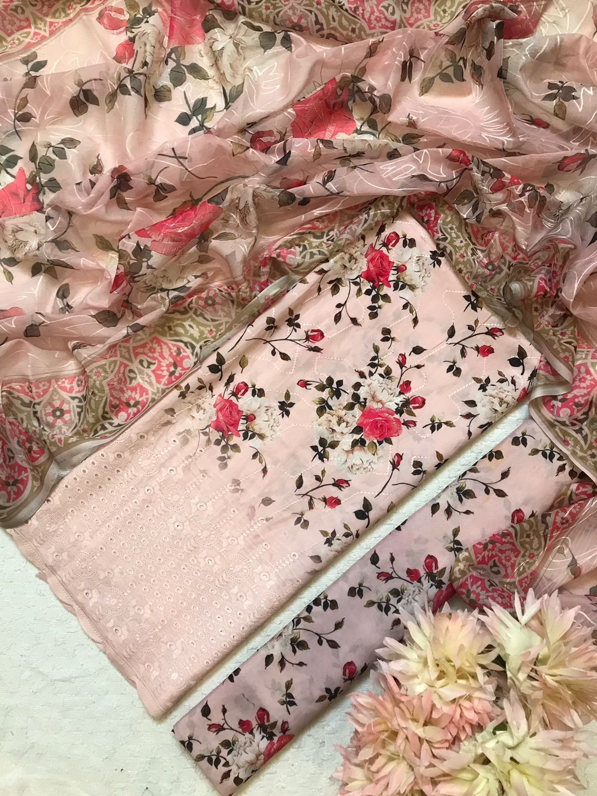Swiss lawn chicken kari 3 pieces | Embroidery suit | Three Piece suit | Swiss lawn | Chiffon | Women's