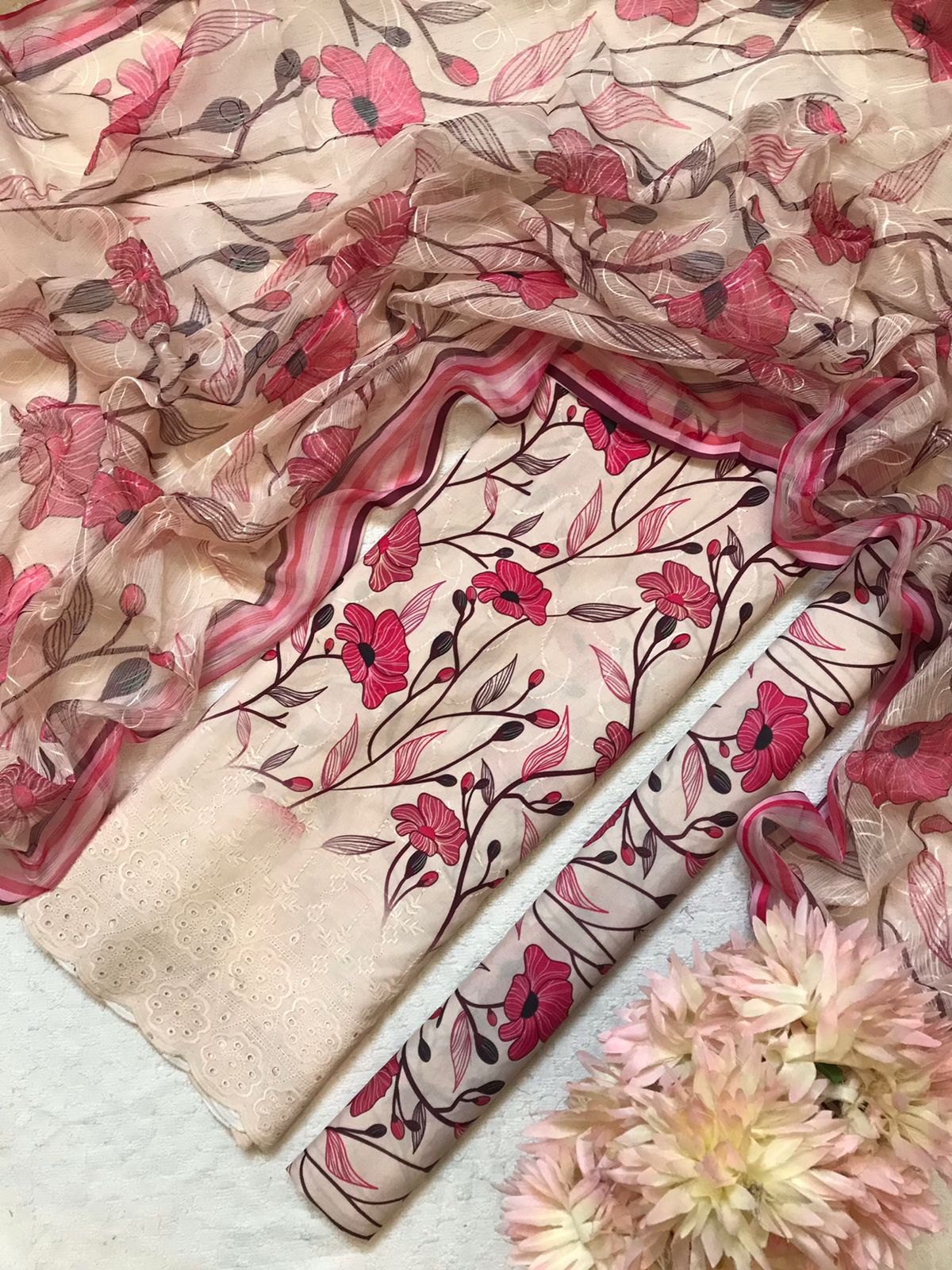Swiss lawn chicken kari 3 pieces | Embroidery suit | Three Piece suit | Swiss lawn | Chiffon | Women's