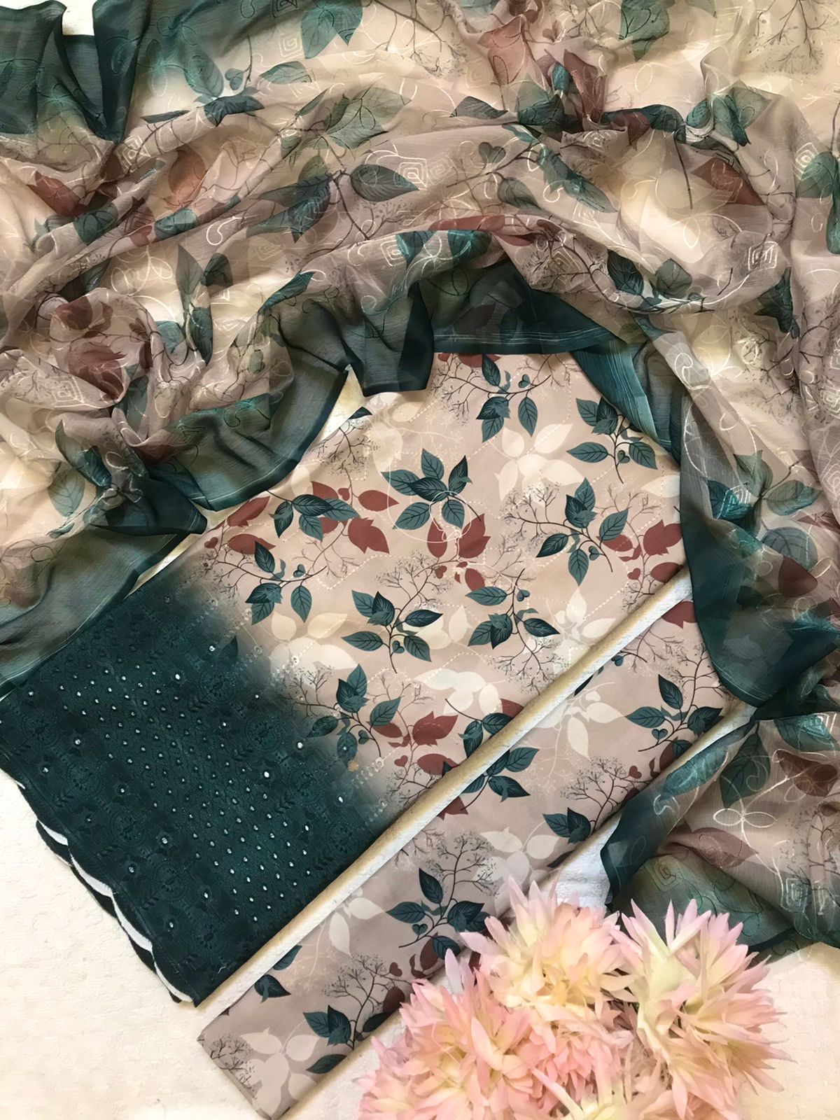Swiss lawn chicken kari 3 pieces | Embroidery suit | Three Piece suit | Swiss lawn | Chiffon | Women's