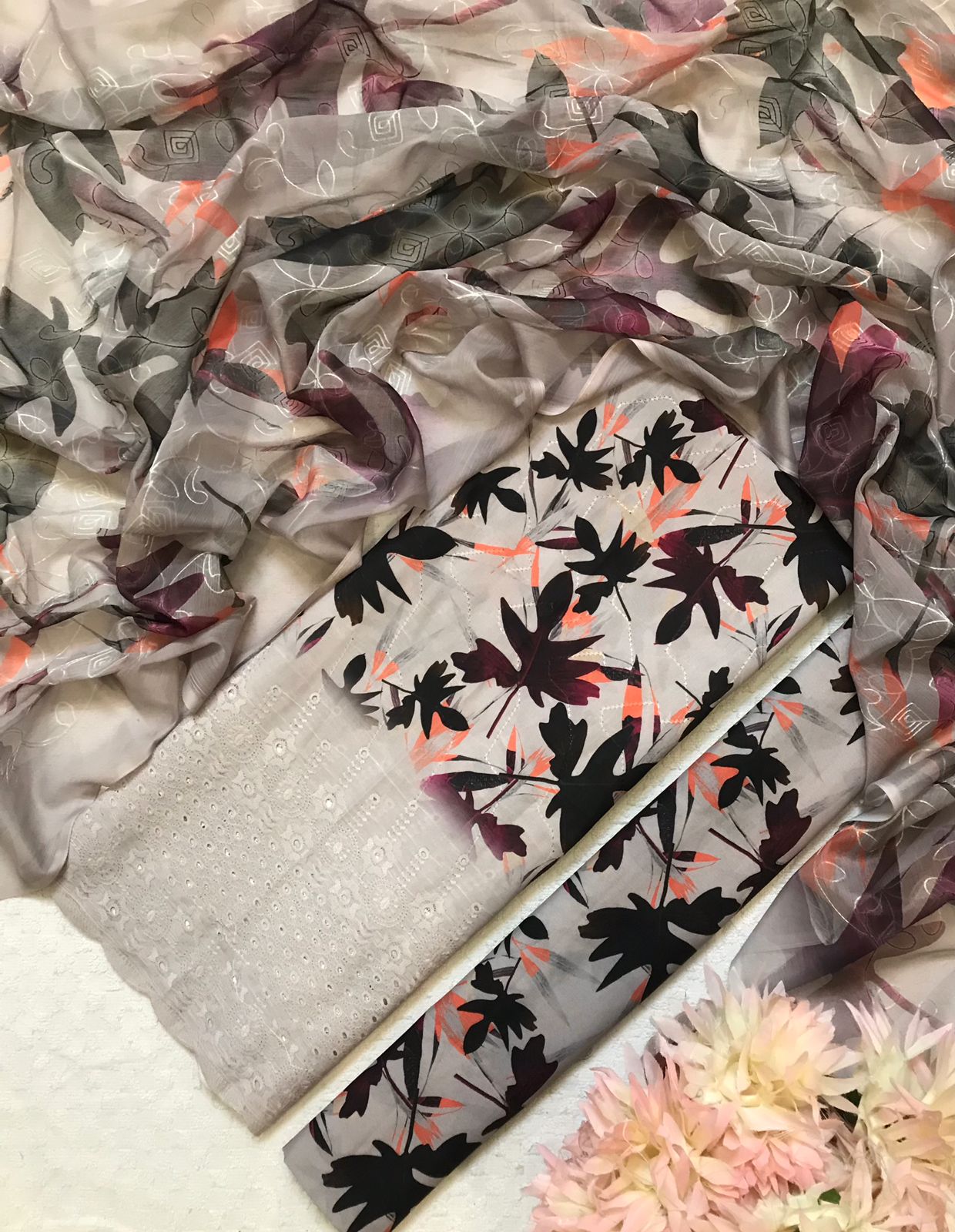 Swiss lawn chicken kari 3 pieces | Embroidery suit | Three Piece suit | Swiss lawn | Chiffon | Women's