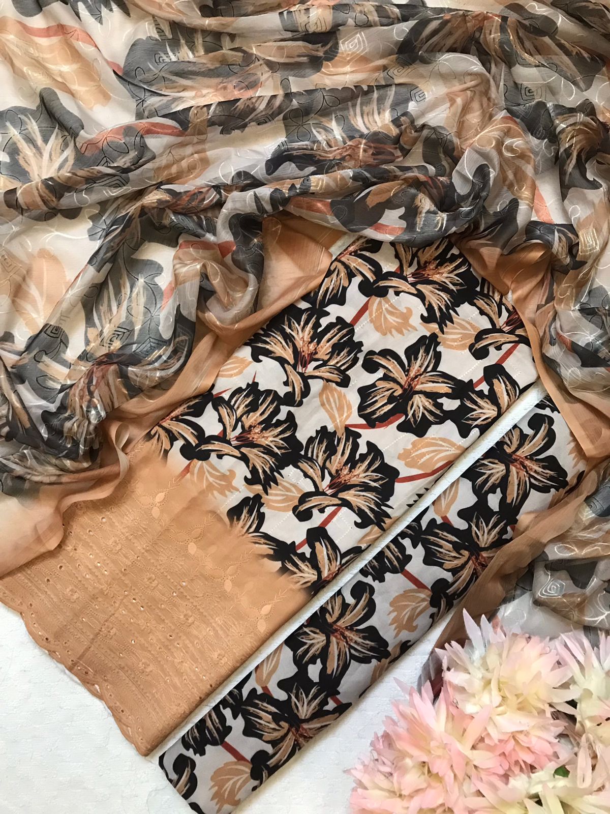 Swiss lawn chicken kari 3 pieces | Embroidery suit | Three Piece suit | Swiss lawn | Chiffon | Women's