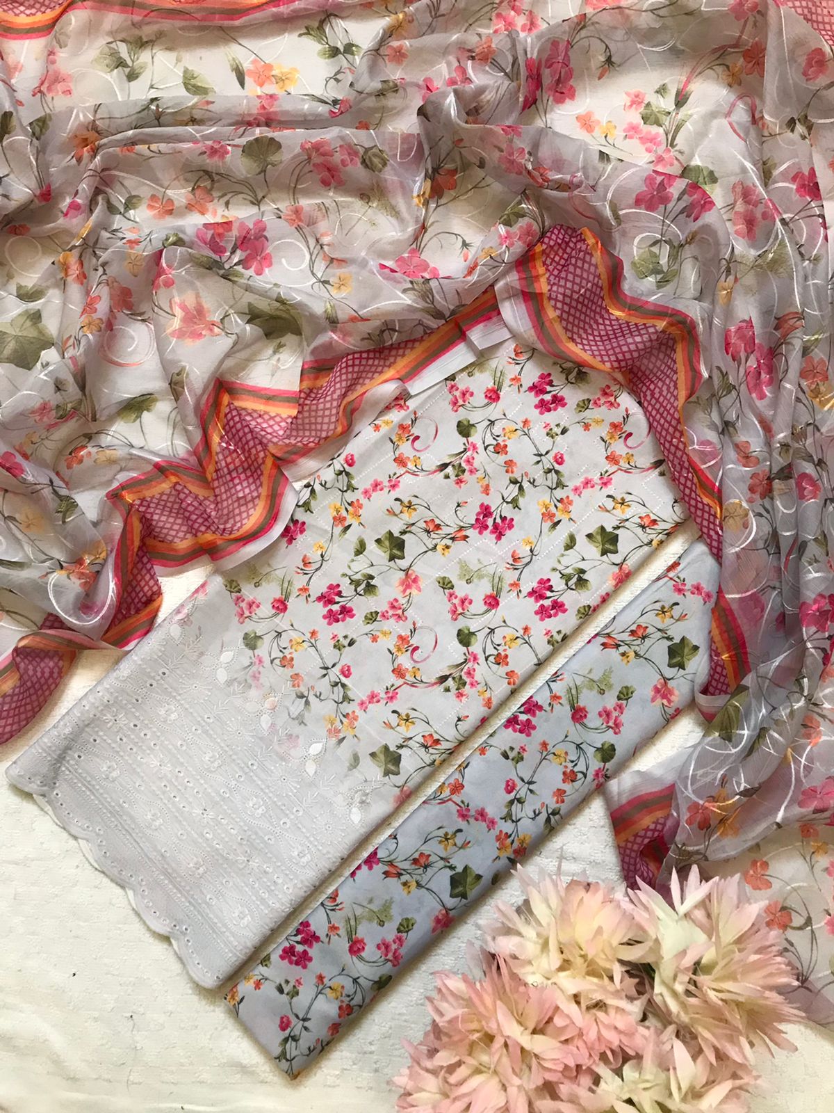 Swiss lawn chicken kari 3 pieces | Embroidery suit | Three Piece suit | Swiss lawn | Chiffon | Women's (Copy)