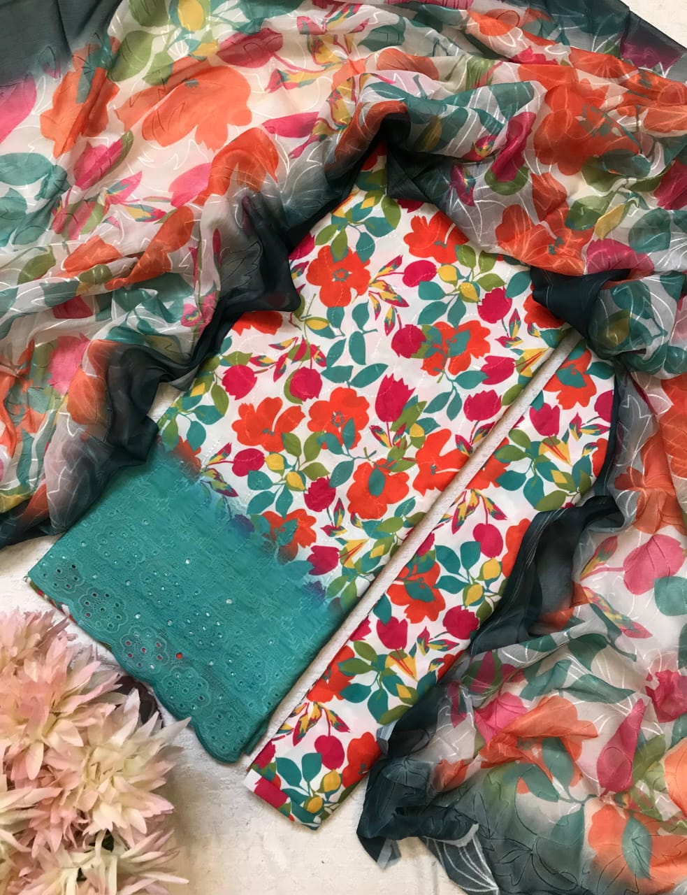 Swiss lawn chicken kari 3 pieces | Embroidery suit | Three Piece suit | Swiss lawn | Chiffon | Women's