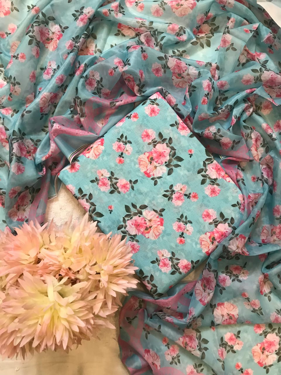 3 pcs digital printed Swiss lawn| silk dupatta |Three Pieces |Suit