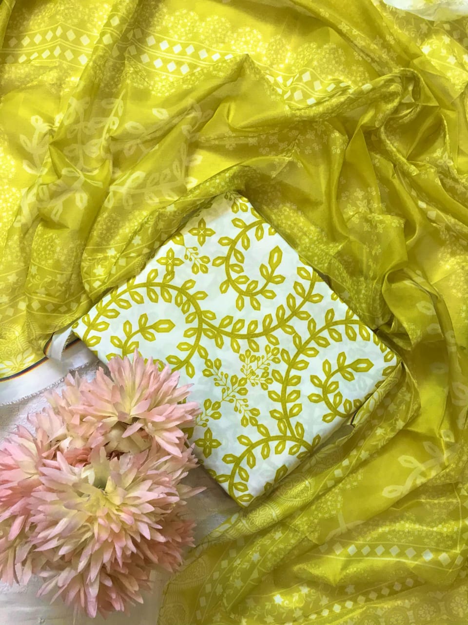 3 pcs digital printed Swiss lawn| silk dupatta |Three Pieces |Suit