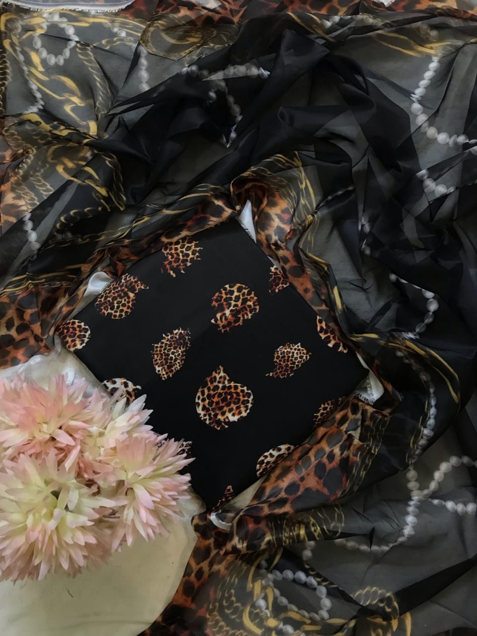 3 pcs digital printed Swiss lawn| silk dupatta |Three Pieces |Suit