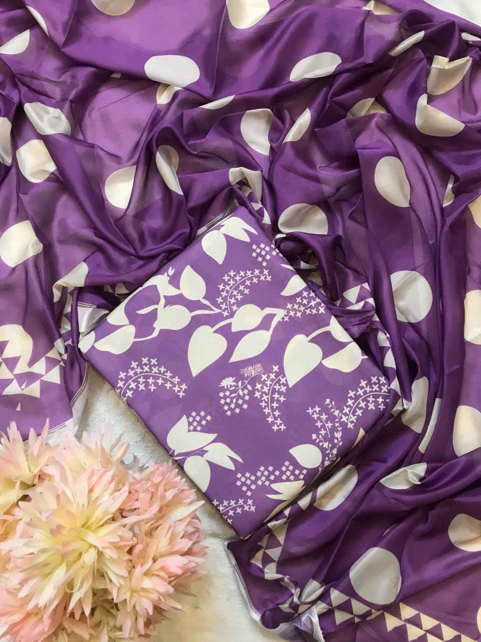 3 pcs digital printed Swiss lawn| silk dupatta |Three Pieces |Suit