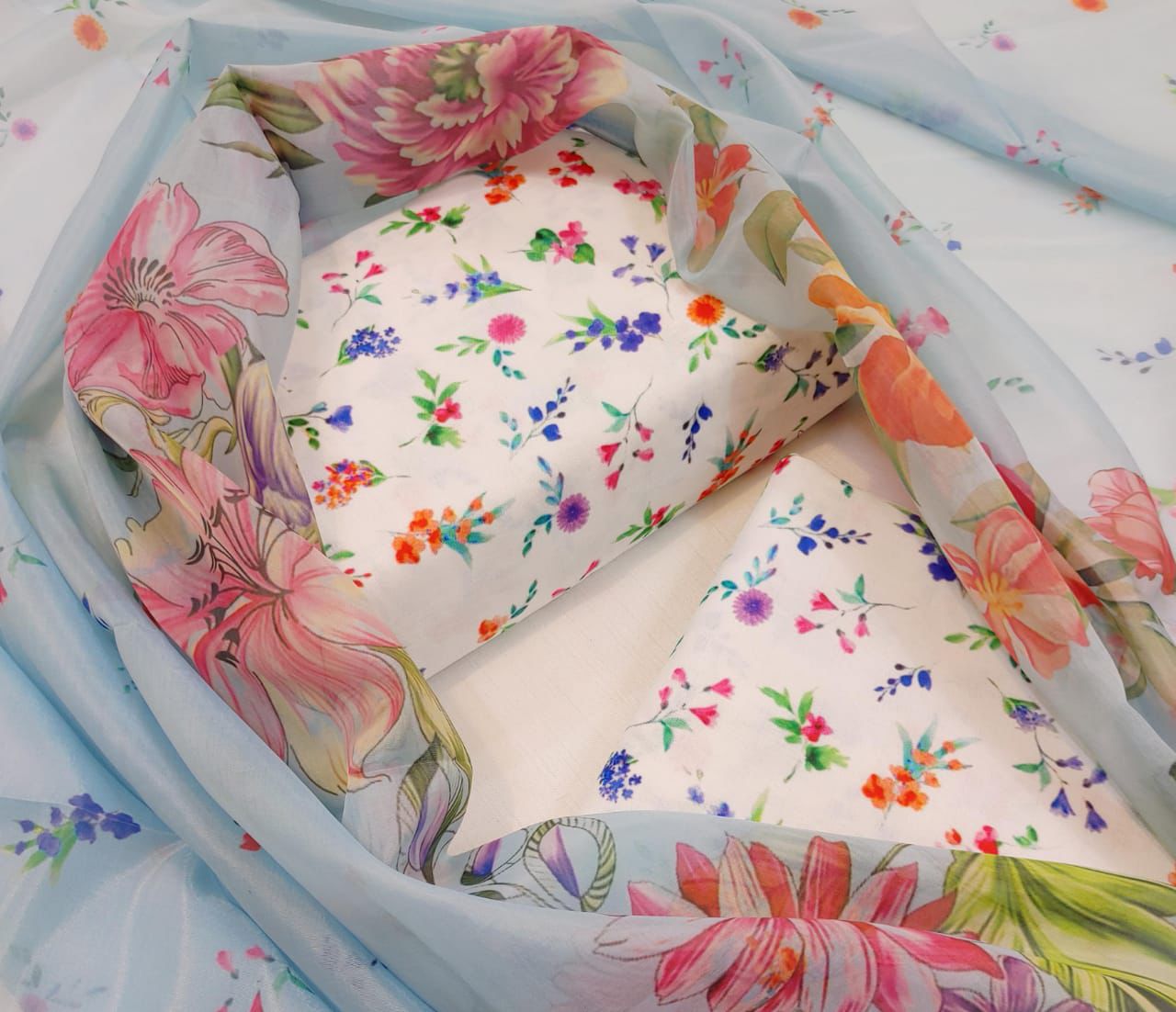 3 pcs digital printed Swiss lawn| silk dupatta |Three Pieces |Suit