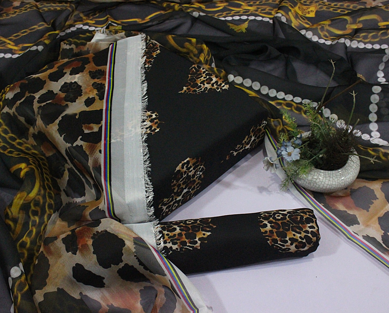 3 pcs digital printed Swiss lawn| silk dupatta |Three Pieces |Suit