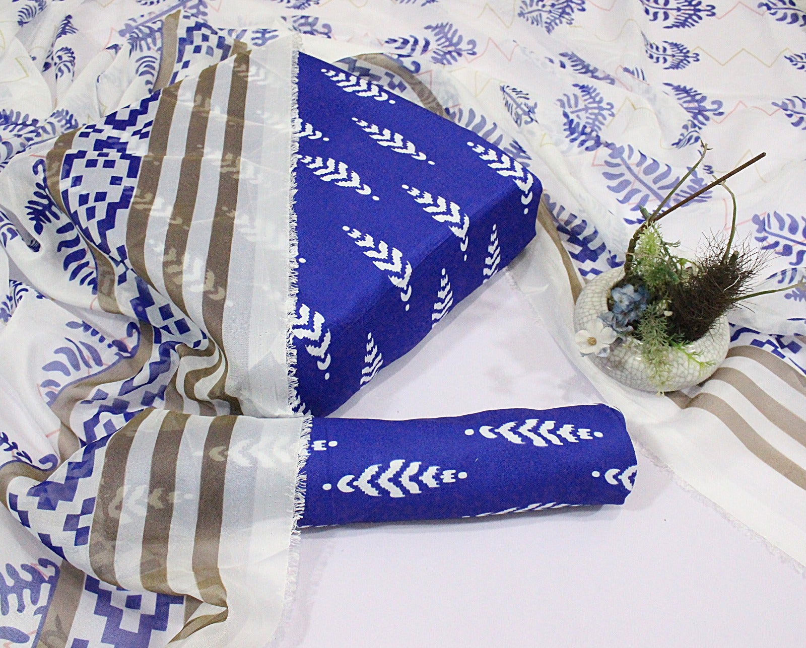 3 pcs digital printed Swiss lawn| silk dupatta |Three Pieces |Suit
