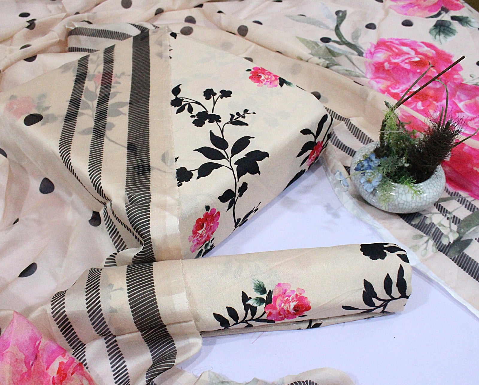 3 pcs digital printed Swiss lawn| silk dupatta |Three Pieces |Suit